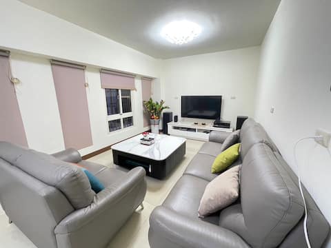 A1 Kaohsiung 6-8 people (with karaoke)/Qianzhen/Fengshan District/Family/Dream/Airport/Punishi Art District/Ziqian Art District/Ziqian Night Market