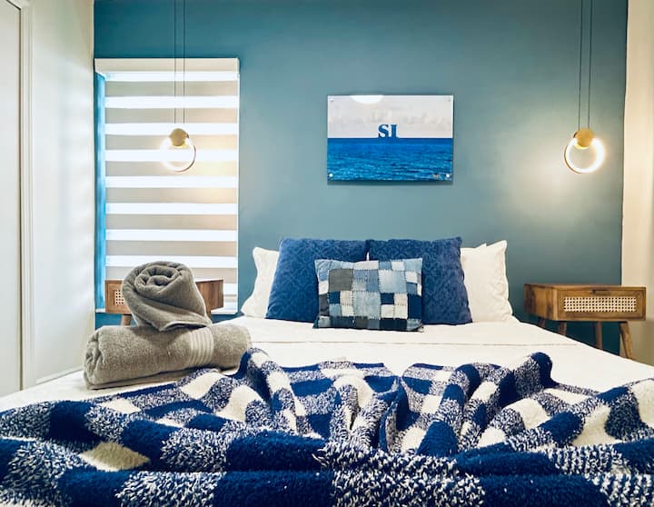 חדר 1, מיטת קווין סייז, טלוויזיה 40 אינץ', 2 מגבות רחצה ומגבות חוף לאדם, אמנות... 