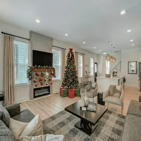 Hot Tub-Firepit-Christmas Tree-Sleeps 12-5 min DT