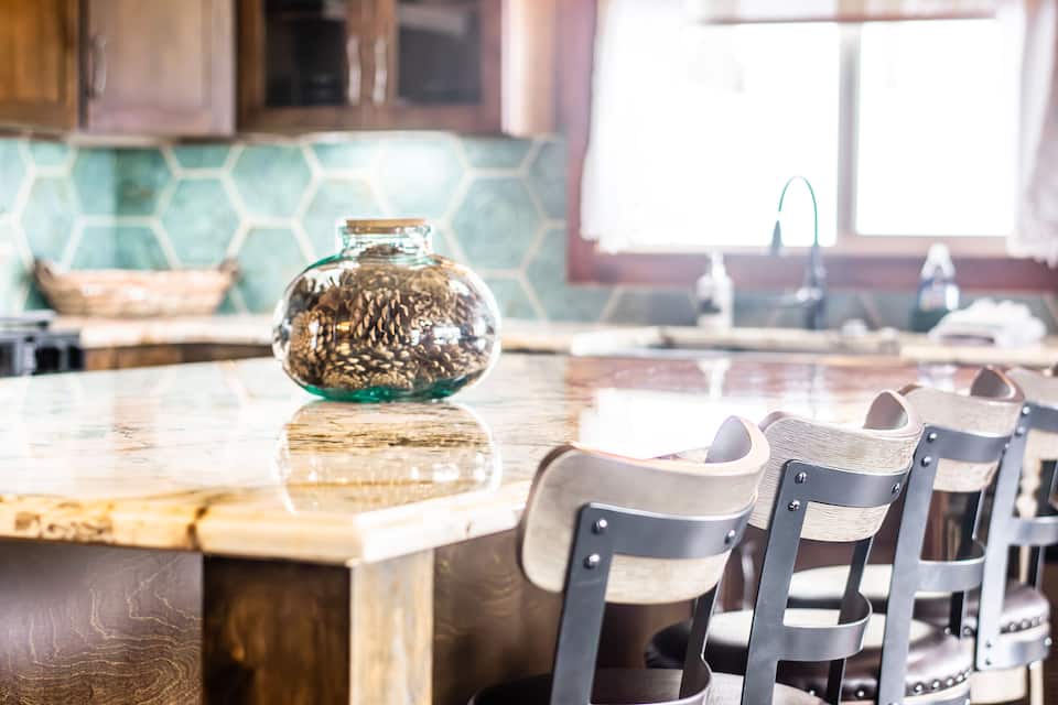 New Remodel! Cabin w/ Rocky Mountain Views