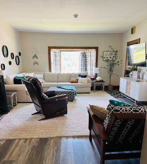 Vintage 2 Bedroom Bungalow photo 8