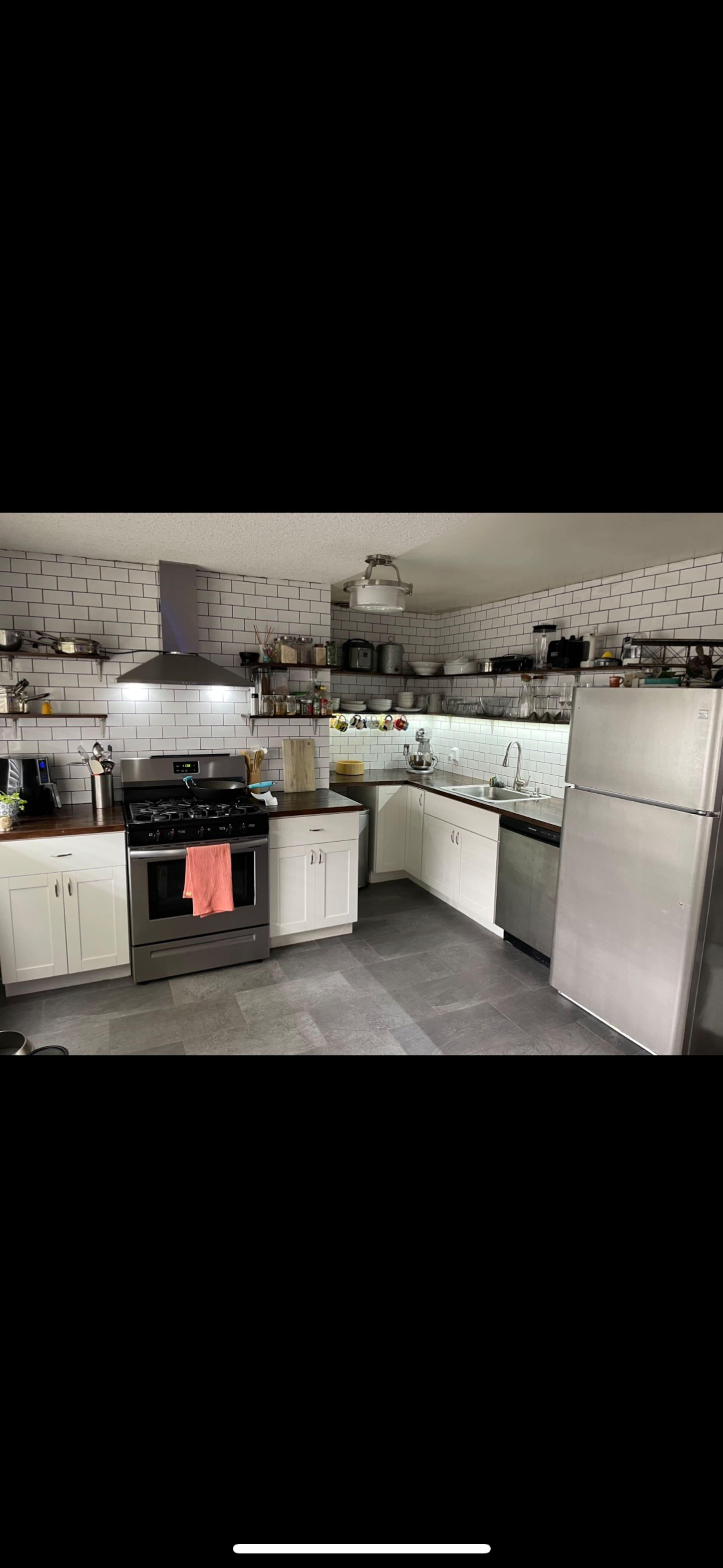 Beautiful Condo Near Downtown - Main photo