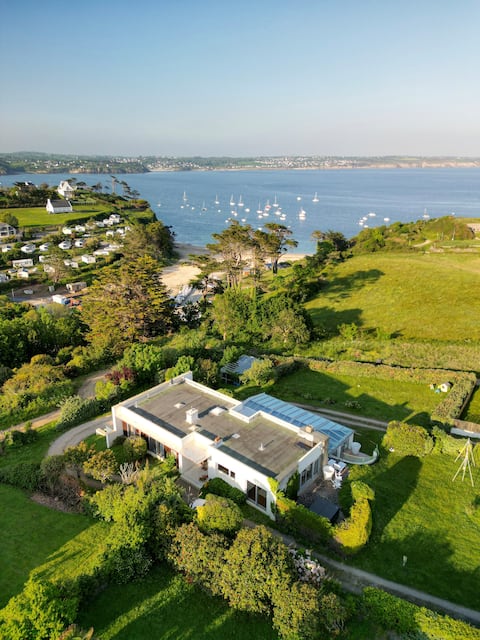 4,000 m2 park, Indoor pool, SAUNA, SPA