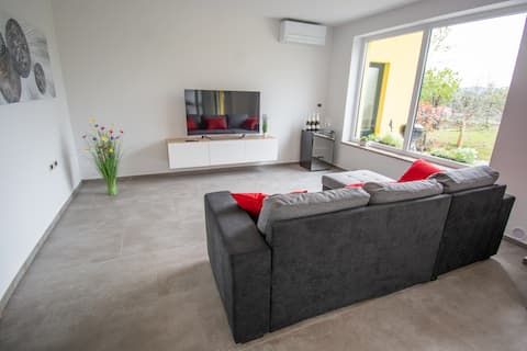 Successful Airbnb property: Holiday house Oljka in Komen