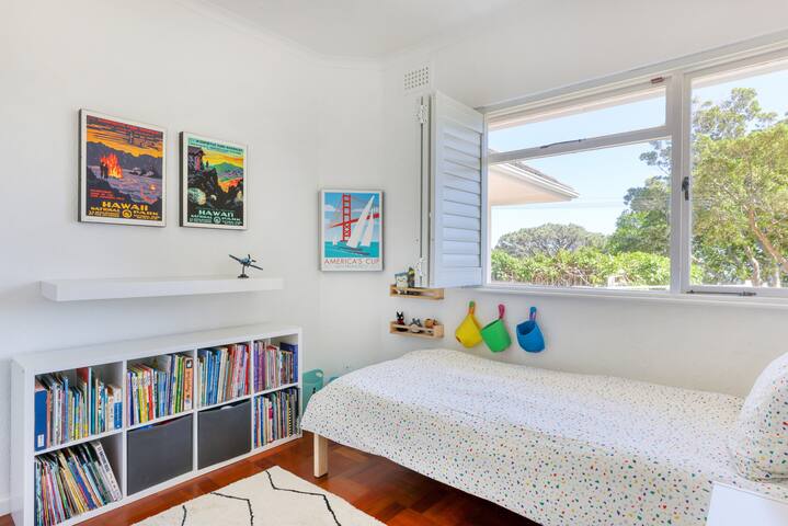 Gorgeous family home in CampsBay gallery image 4