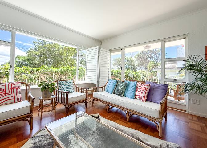 Gorgeous family home in CampsBay gallery image 2