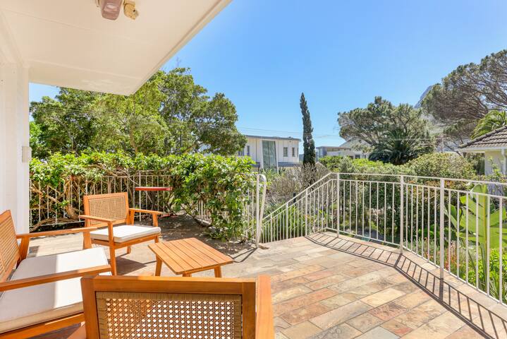 Gorgeous family home in CampsBay gallery image 5