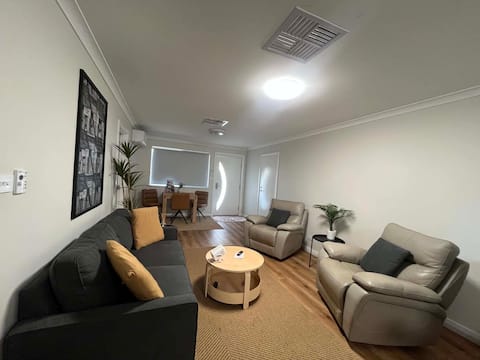 Top Airbnb: 3B Home & Away 2x2 - Unit 3B in City Of Kalgoorlie Boulder