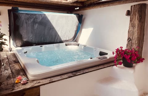 Atmospheric, relaxing with sauna & jacuzzi