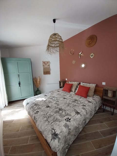 The village apartment 15 minutes from the beaches