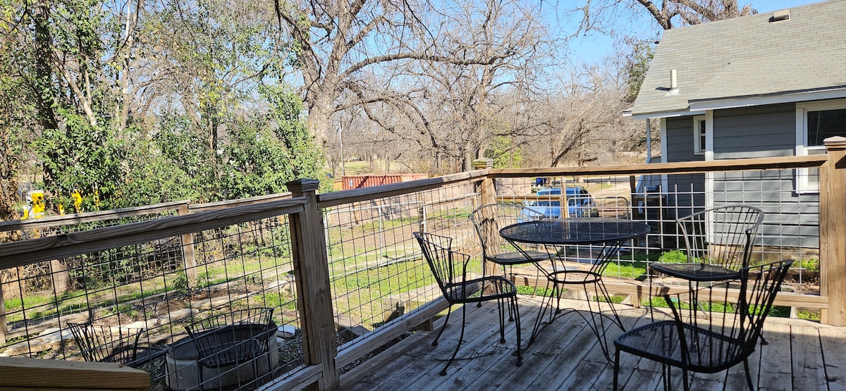 Nature, space, art, porch, free parking, fire pit