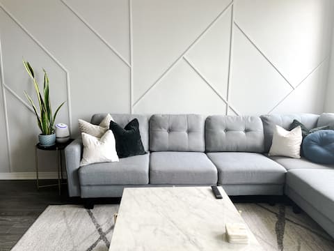 Popular Airbnb listing: Modern Port Union Townhouse - Port Union Paradise in Scarborough—Rouge Park