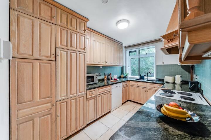 2 Bed 2 Bath Victorian Marylebone Apt gallery image 5