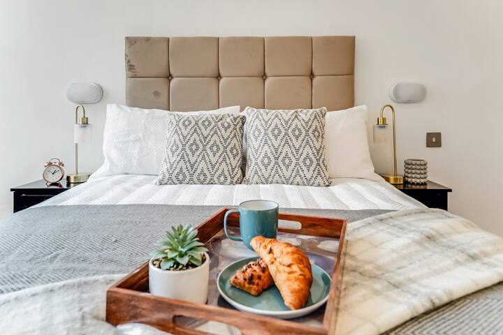 2 Bed 2 Bath Victorian Marylebone Apt gallery image 2