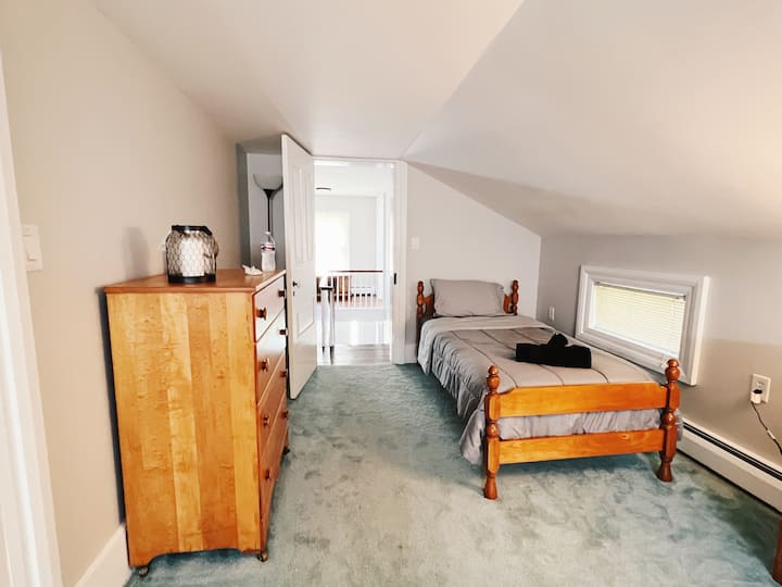 Chumba cha kulala 2 na vitanda 3 vya mtu mmoja 