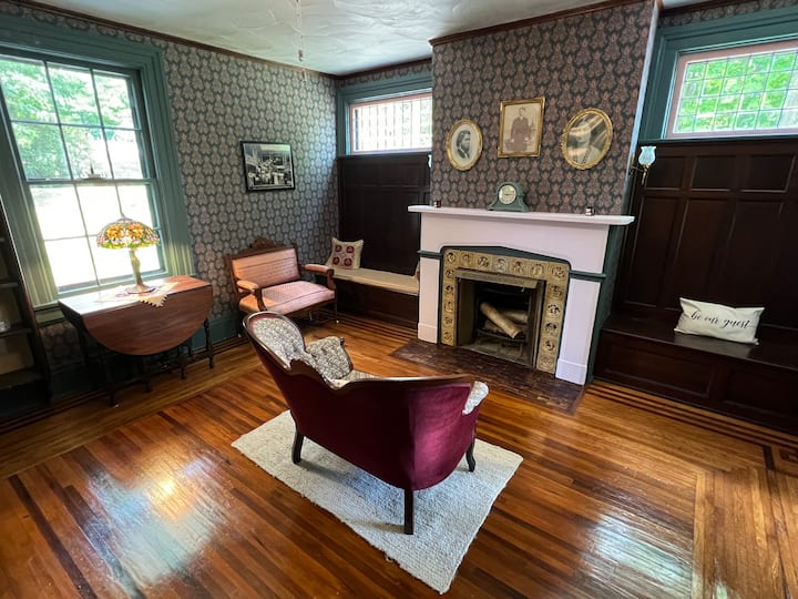 Allegheny Room - Private Bathroom And Entrance - Conneaut Lake, PA