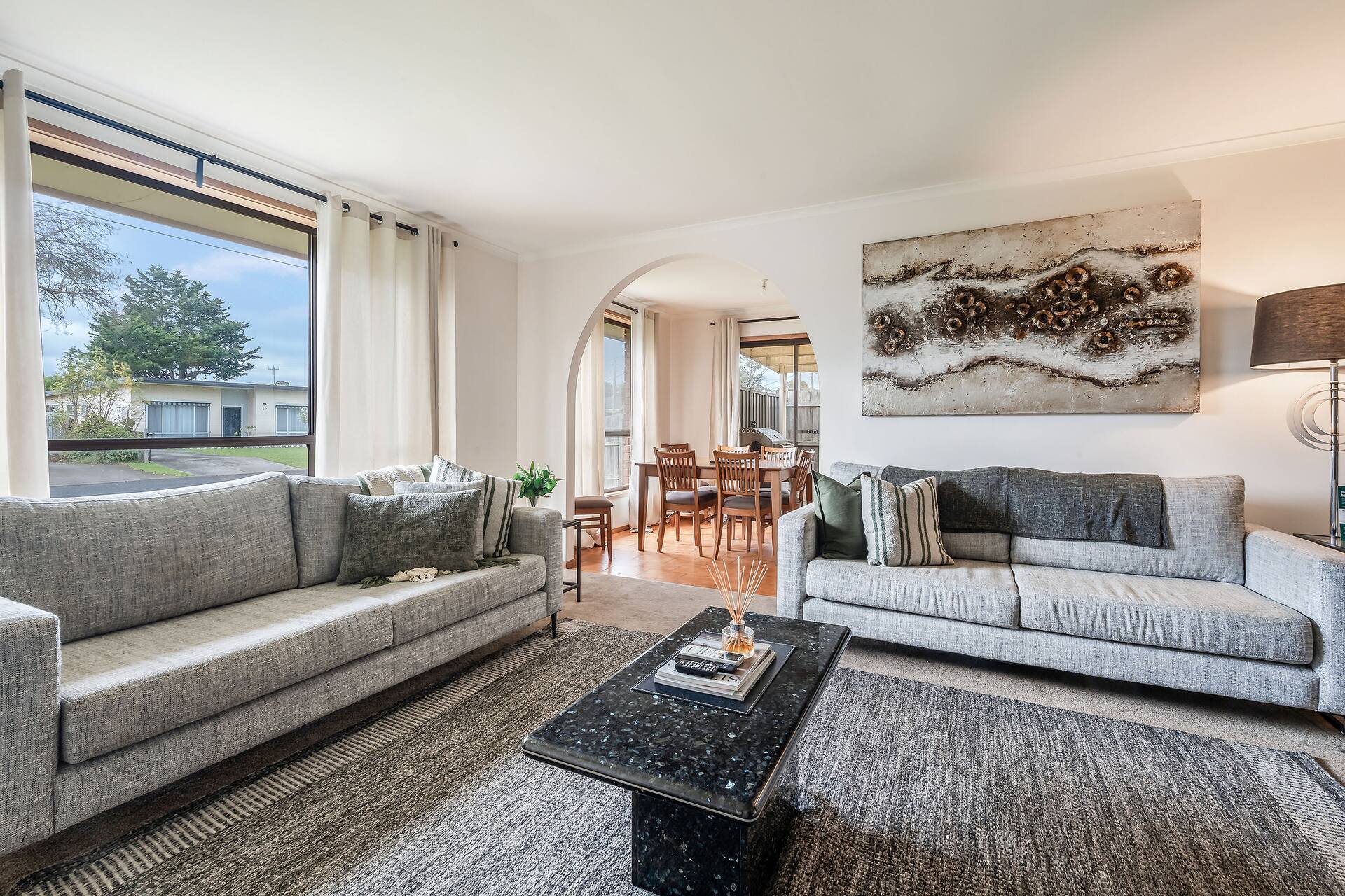 Solander's Retro Residence - Group Stay by the Beach