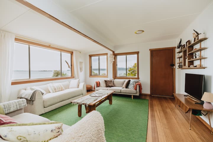 Gullcottage Tas- Luxe Waterfront Fisherman’s Shack - Dunalley