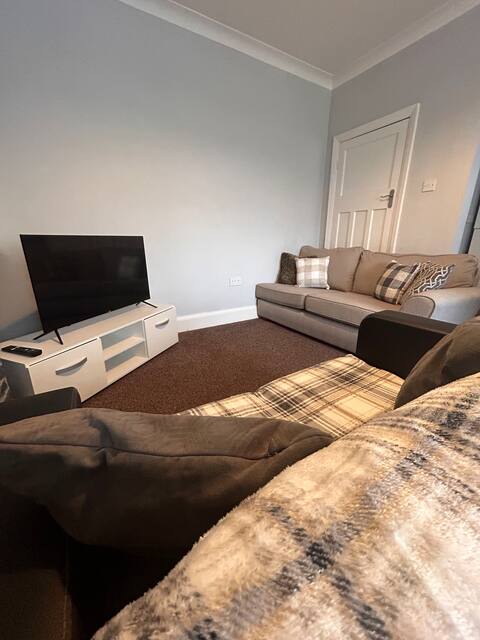 Highfield House 4 bed parking contractor hospital