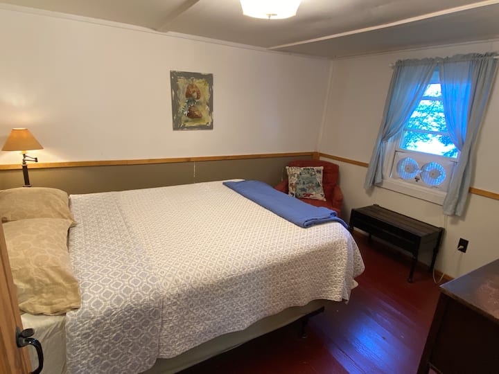 Южна дървена колиба - край езеро, двойно легло