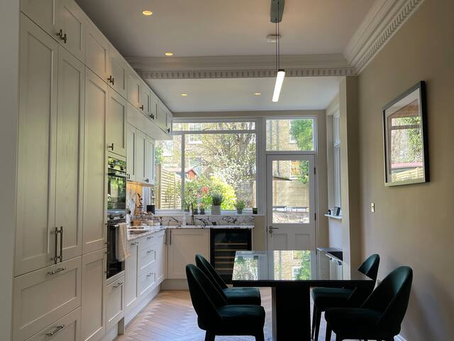 The Luxury London Town House gallery image 2