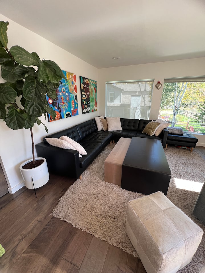 Sunny Ski Home | Hot Tub | & Dog-friendly - Edwards, CO