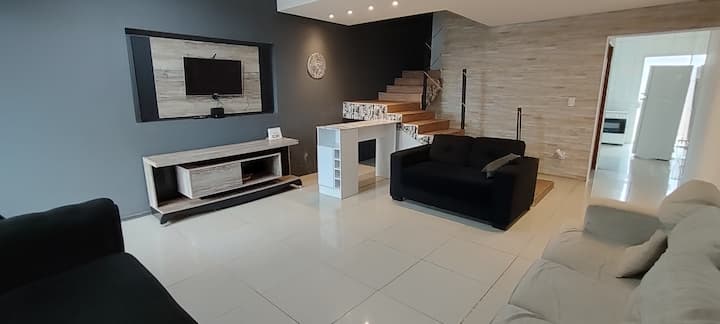 Lindo Sobrado (2 Dormitórios) Próximo Ao Centro - Botucatu