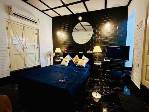Pool Room

Room with Pool view on top of terrace