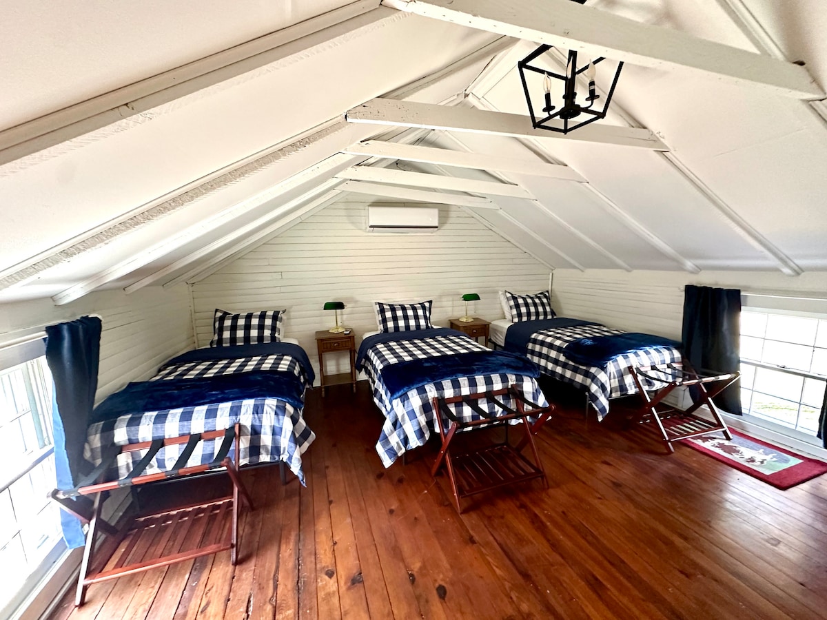 In the Schoolhouse (available to rent for an additional fee): There are 3 twin beds in the second floor (loft) of the Schoolhouse. Please note: There is no bathroom in the Schoolhouse.