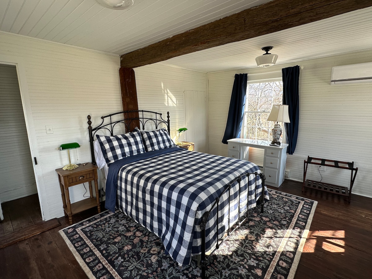 In the Schoolhouse (available to rent for an additional fee): There is a full bed on the first floor of the Schoolhouse. Please note: There is no bathroom in the Schoolhouse.