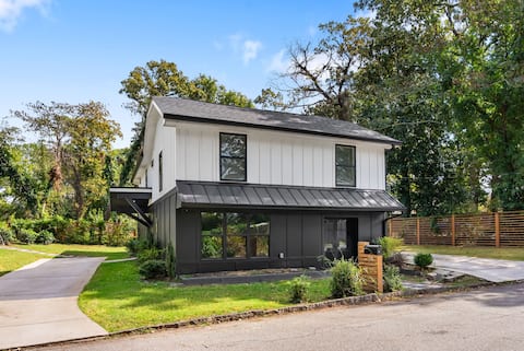 Modern 5BR Home • Easy Downtown Access |Sleeps 10