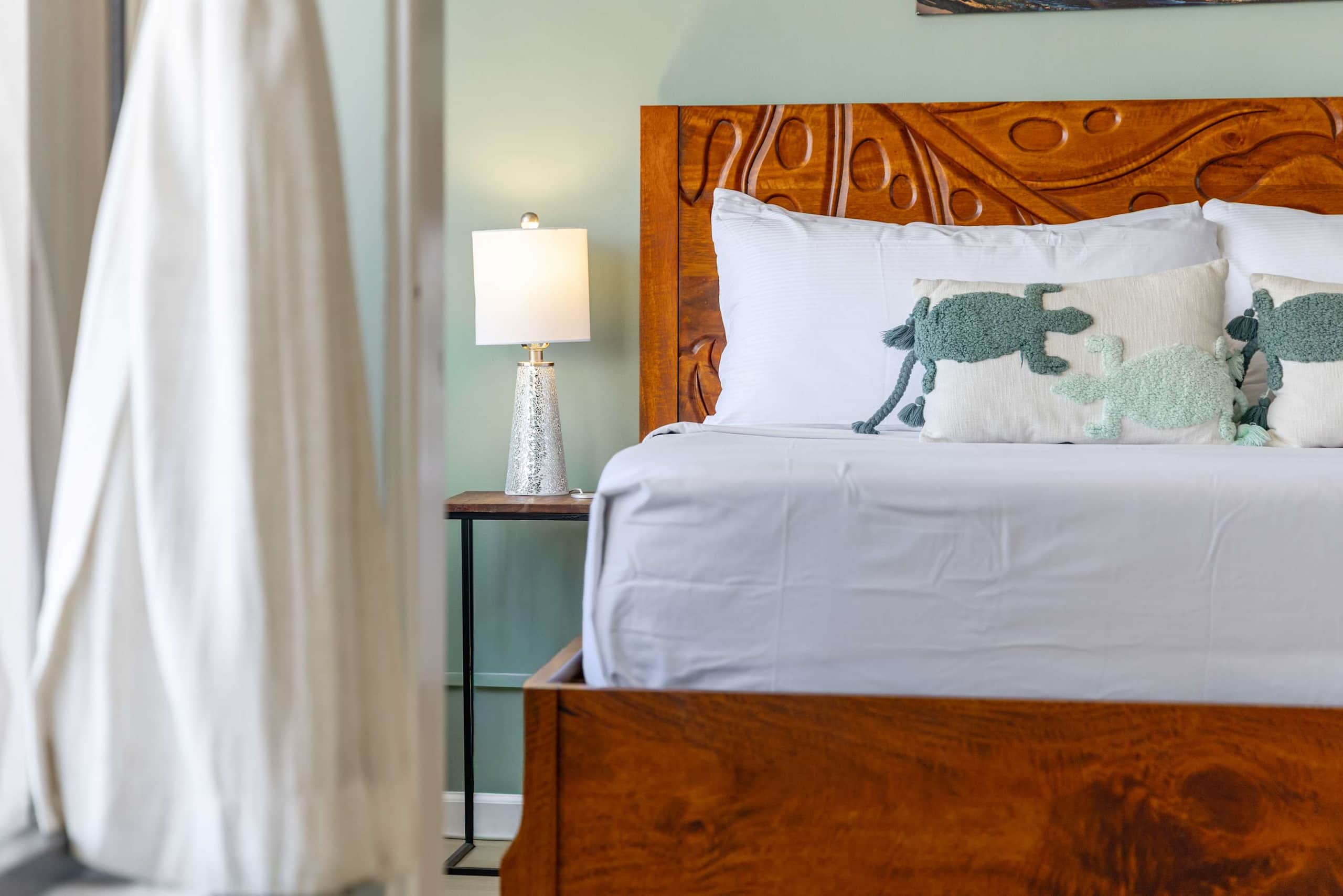 Condo in Honolulu · ★4.88 · 1 bedroom · 2 beds · 1 private bath - Image 28