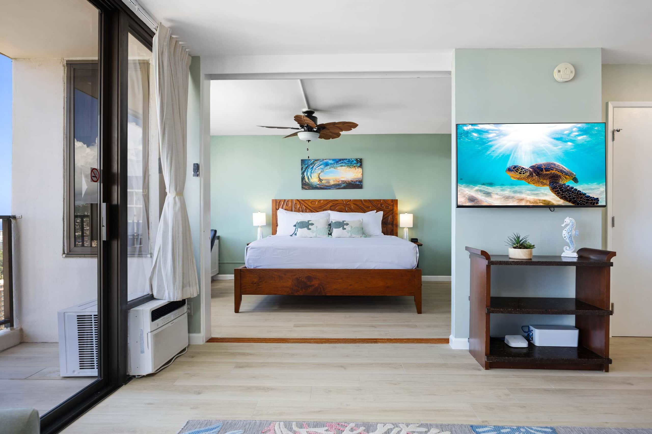 Condo in Honolulu · ★4.88 · 1 bedroom · 2 beds · 1 private bath - Image 9