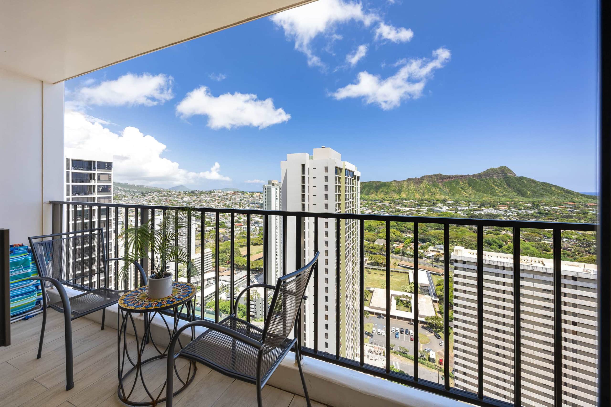 Condo in Honolulu · ★4.88 · 1 bedroom · 2 beds · 1 private bath - Image 41