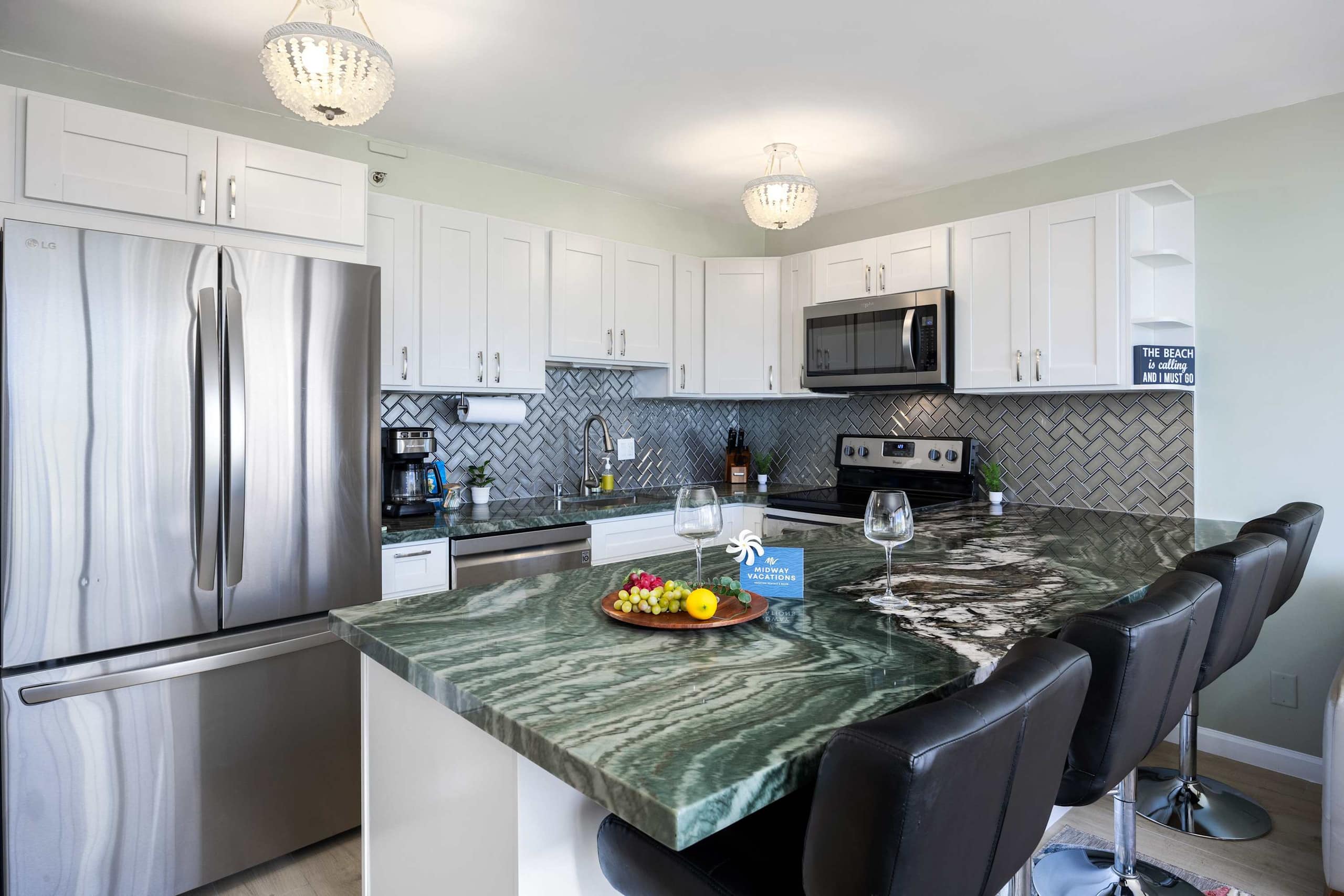 Condo in Honolulu · ★4.88 · 1 bedroom · 2 beds · 1 private bath - Image 13