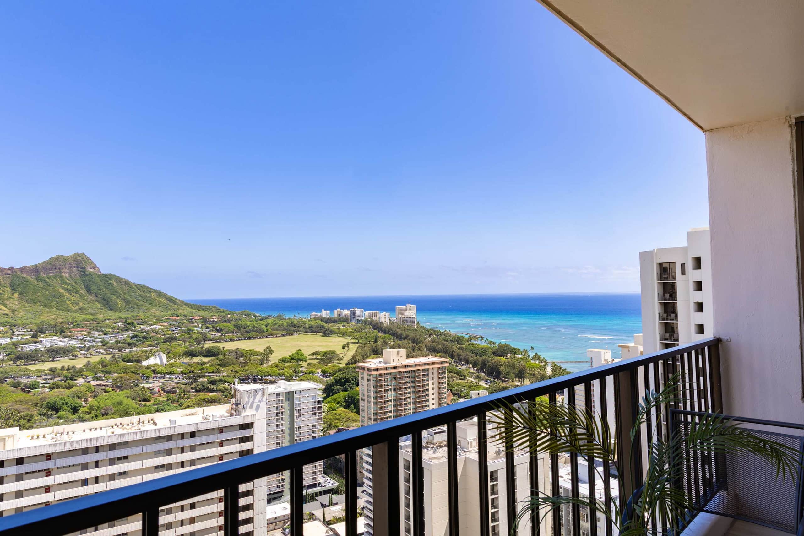 Condo in Honolulu · ★4.88 · 1 bedroom · 2 beds · 1 private bath - Image 38