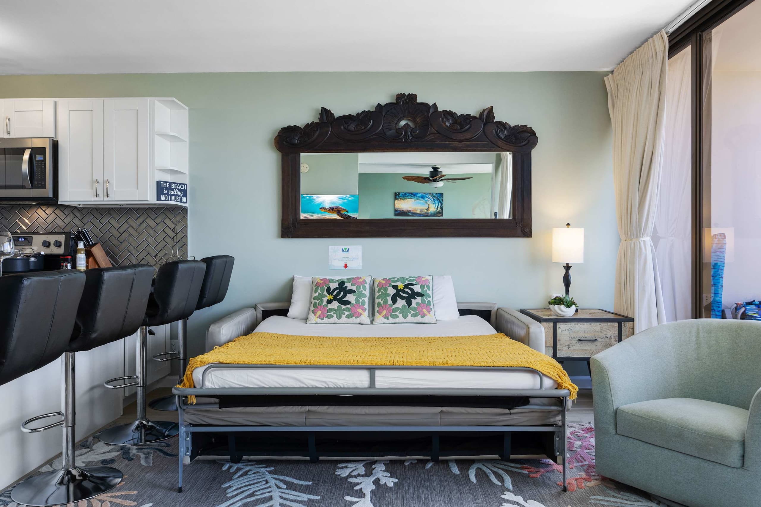 Condo in Honolulu · ★4.88 · 1 bedroom · 2 beds · 1 private bath - Image 2