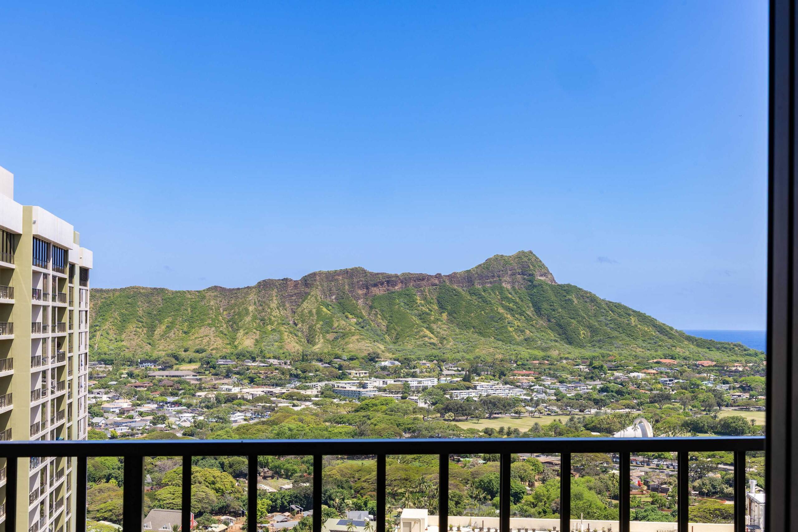 Condo in Honolulu · ★4.88 · 1 bedroom · 2 beds · 1 private bath - Image 39