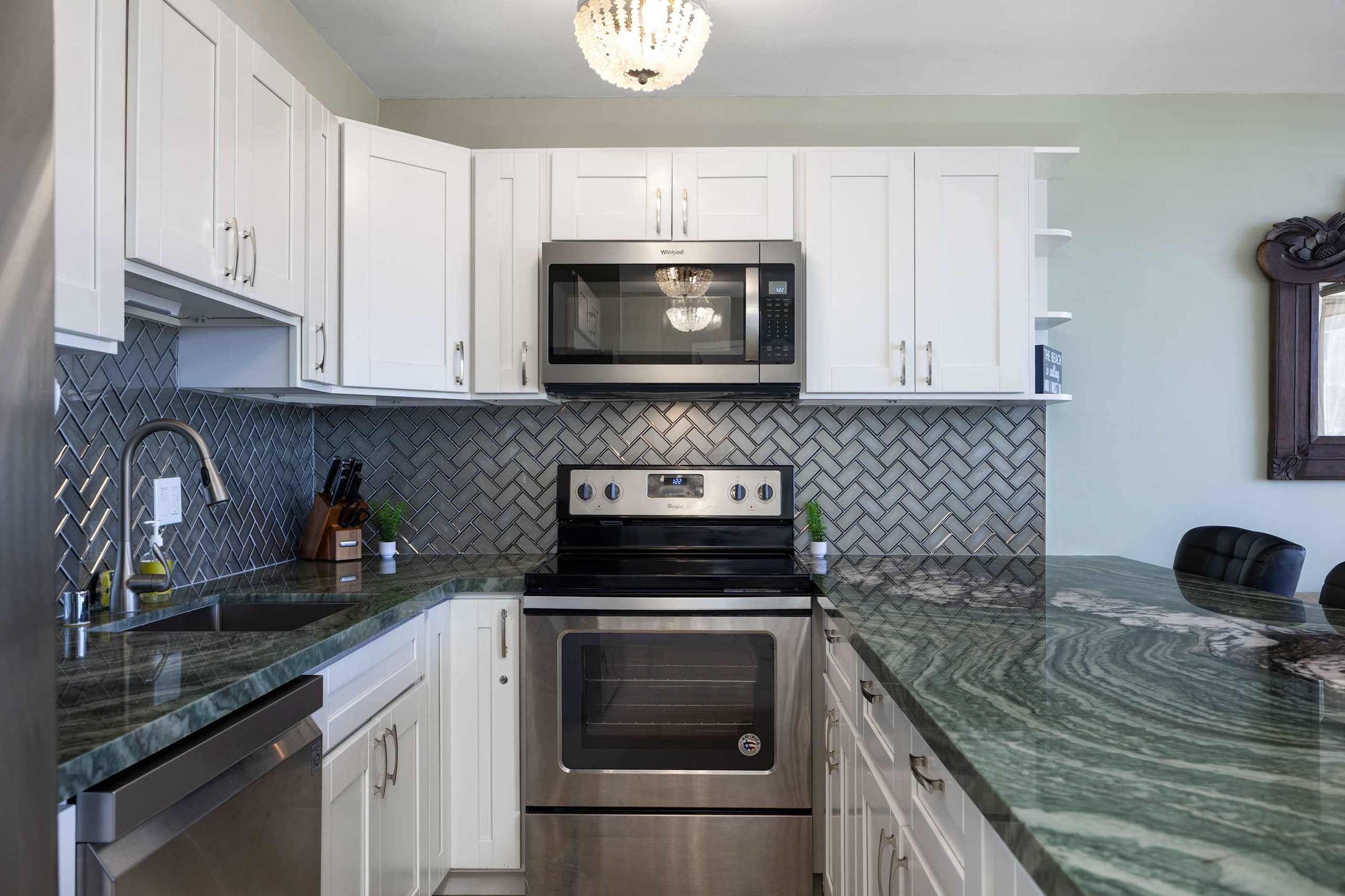 Condo in Honolulu · ★4.88 · 1 bedroom · 2 beds · 1 private bath - Image 15