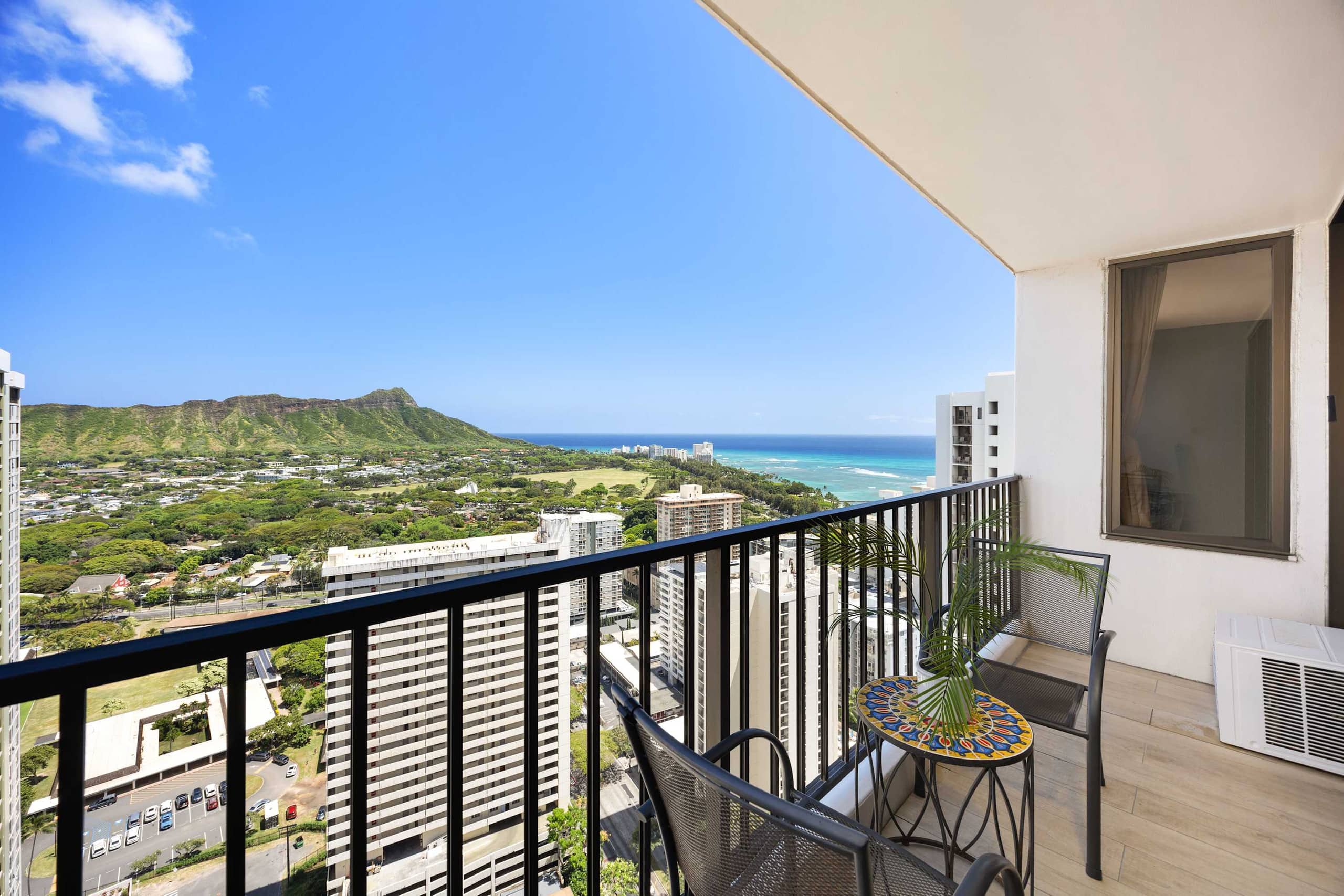 Condo in Honolulu · ★4.88 · 1 bedroom · 2 beds · 1 private bath - Image 37
