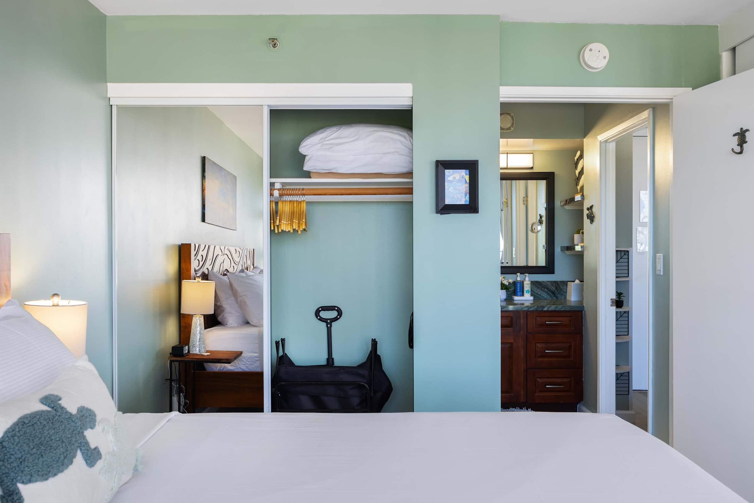 Condo in Honolulu · ★4.88 · 1 bedroom · 2 beds · 1 private bath - Image 29