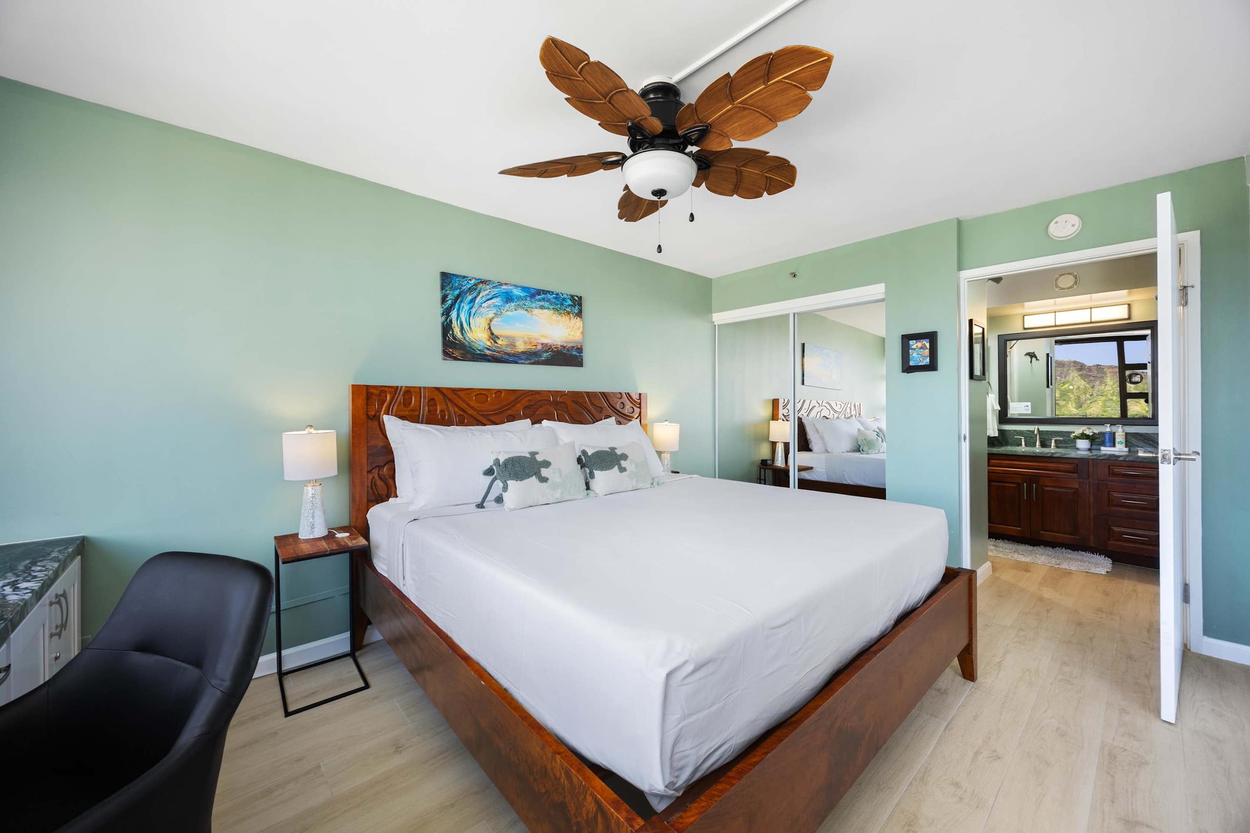 Condo in Honolulu · ★4.88 · 1 bedroom · 2 beds · 1 private bath - Image 23
