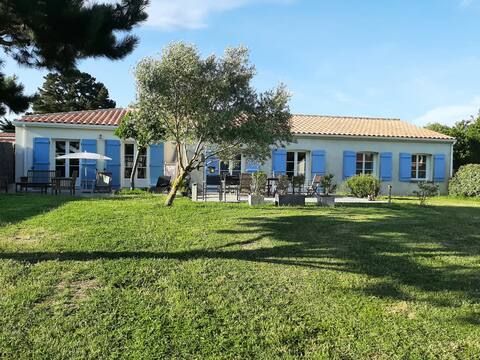 Sea house sleeps 10