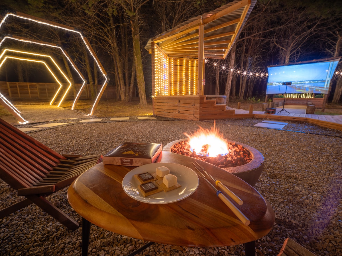 HoneyHive—Cozy Bliss, Honey-Kissed - Tiny houses for Rent in Wills