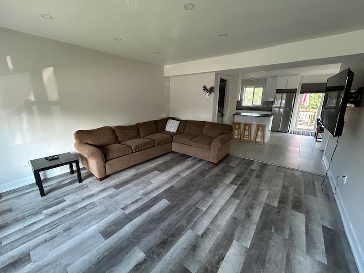 Nice 2 Floor 3 Bedroom Apt In Duplex House - Gatineau