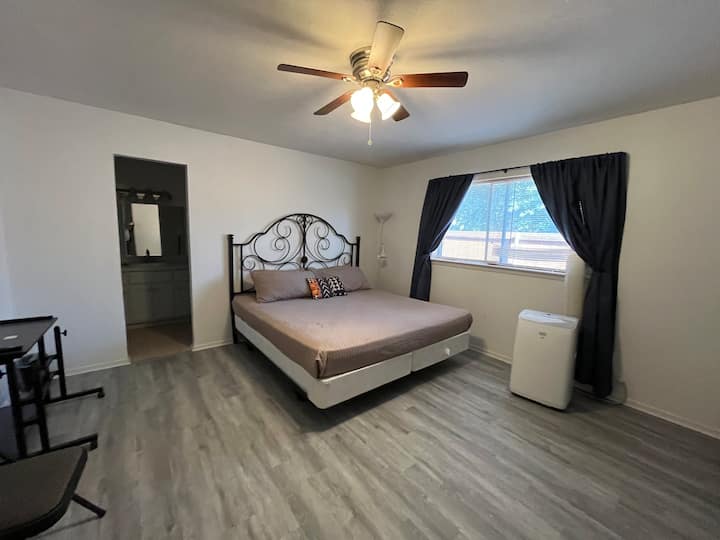 Master W Private Bath- Ask How To Lower The Price - Lancaster, TX
