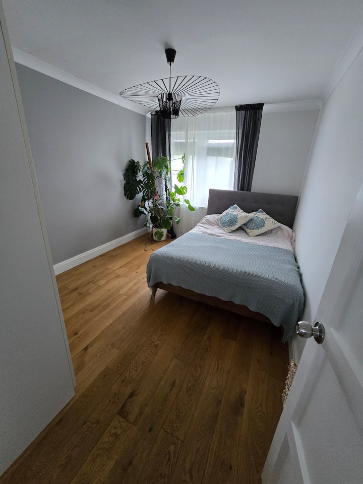 Schlafzimmer 1
