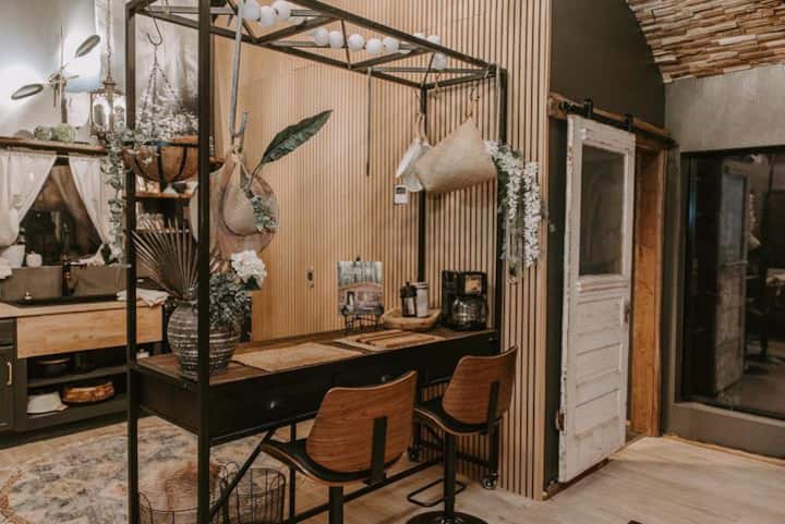*Bronze Gabel Cabin Treehouse - Missouri