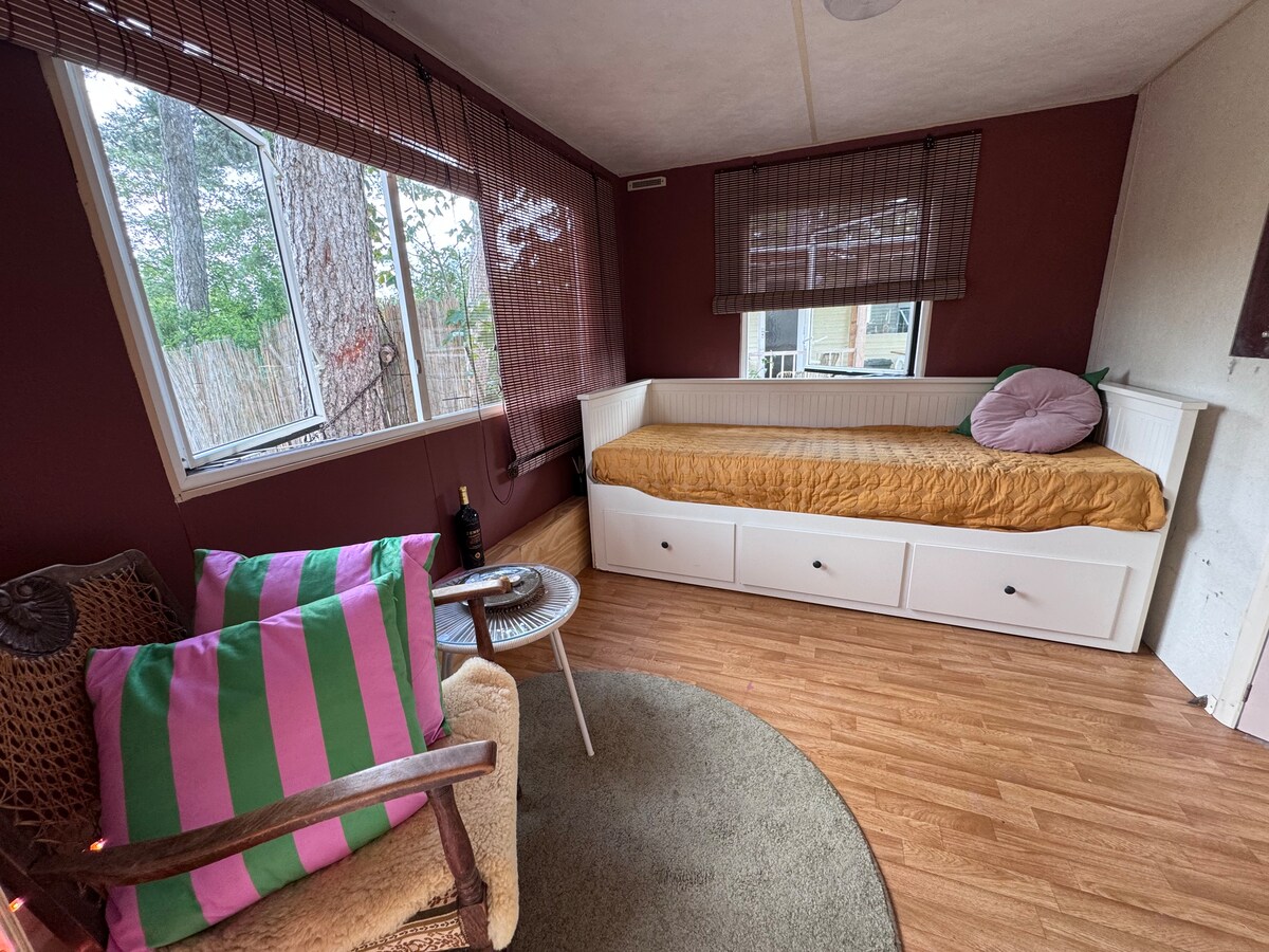 Popular Airbnb listing: Cozy caravan with awning. in Duin En Bosch