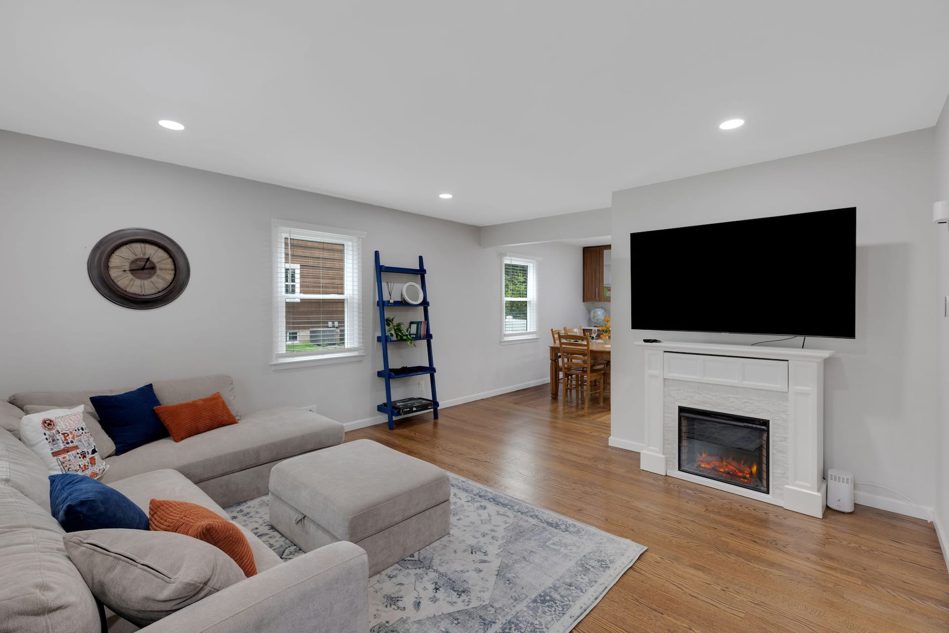 Luxury Colonial | Walk to University + Bikes + EV
